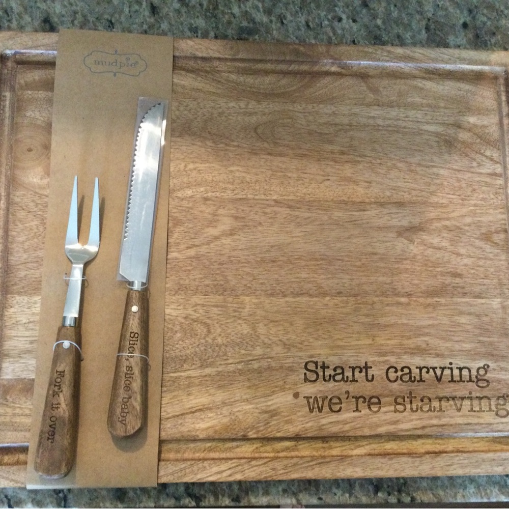 Mud pie Carving board with two utensils